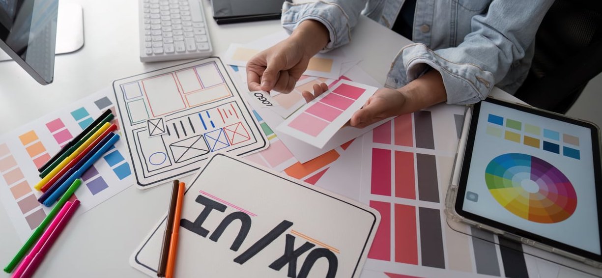 logo design sketch desk