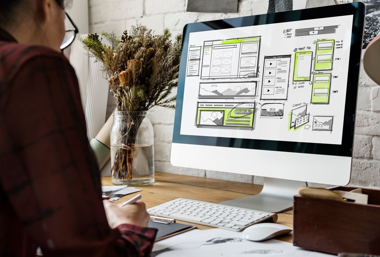 logo design sketch desk