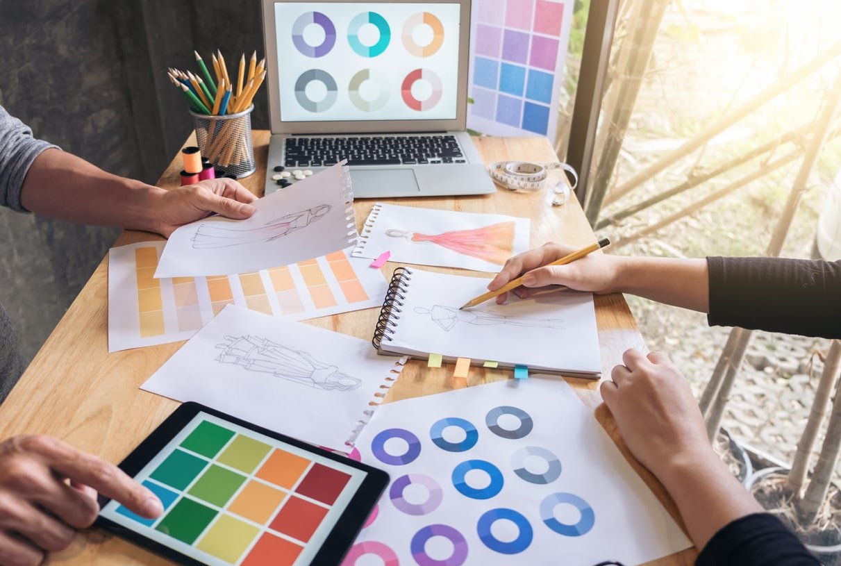 logo design sketch desk